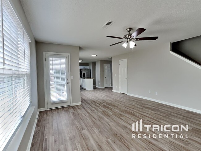 Foto del edificio - 4085 Heather View Ln