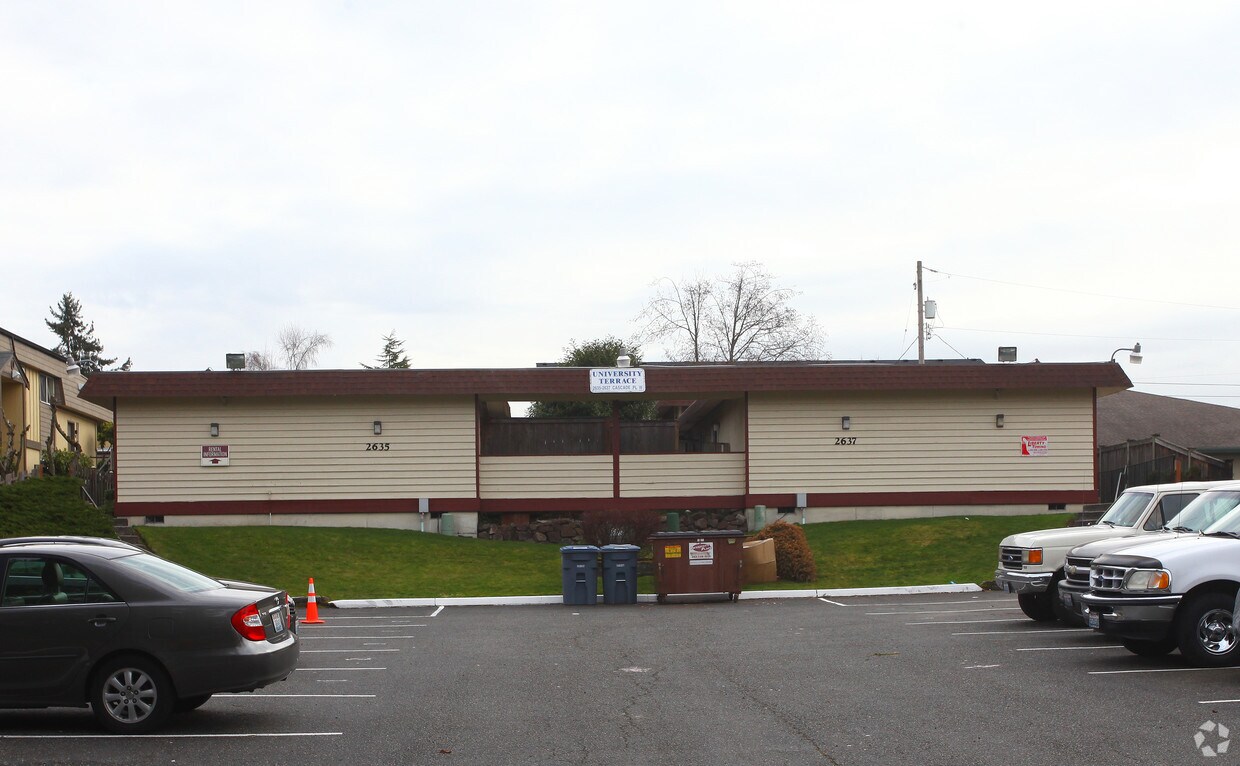 Primary Photo - 2635-2637 CASCADE Pl W