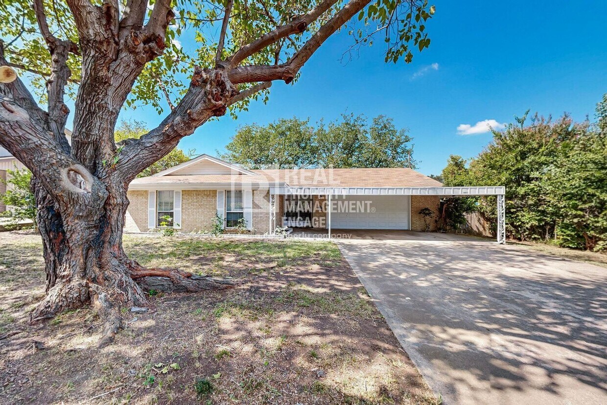 Primary Photo - 4 Bedroom Single-Story Home available For ...