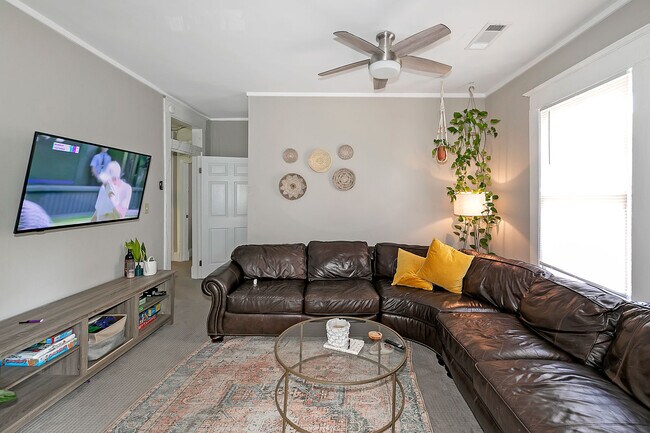 Foto del edificio - 483 N Highland Ave NE