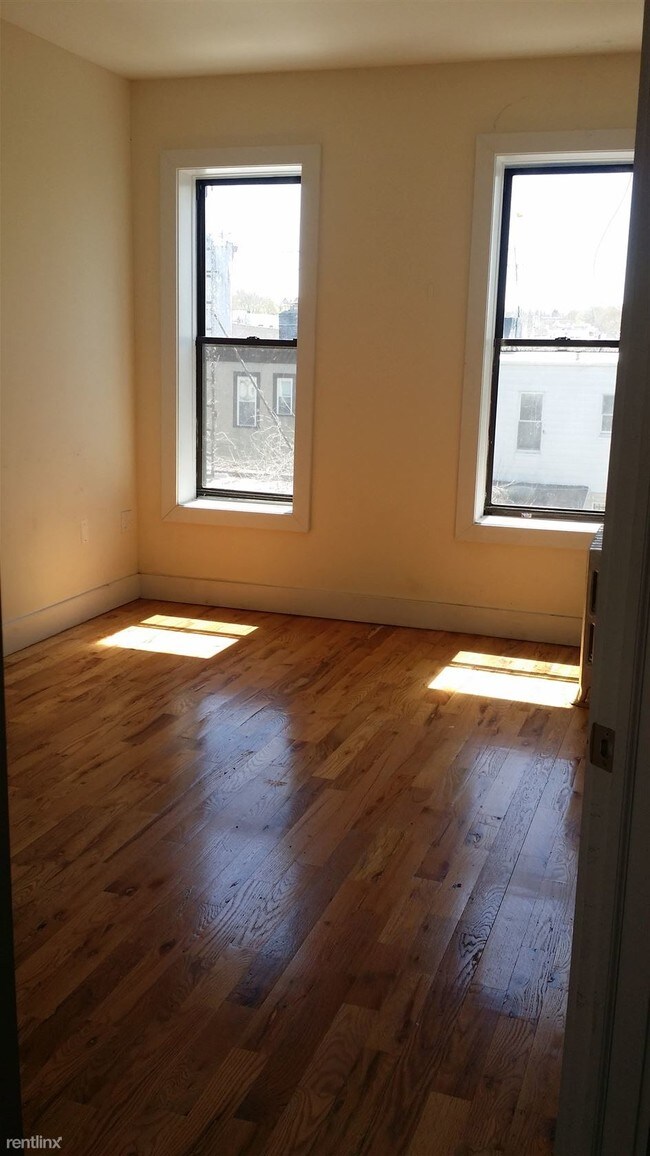 Building Photo - 6222 Myrtle Ave