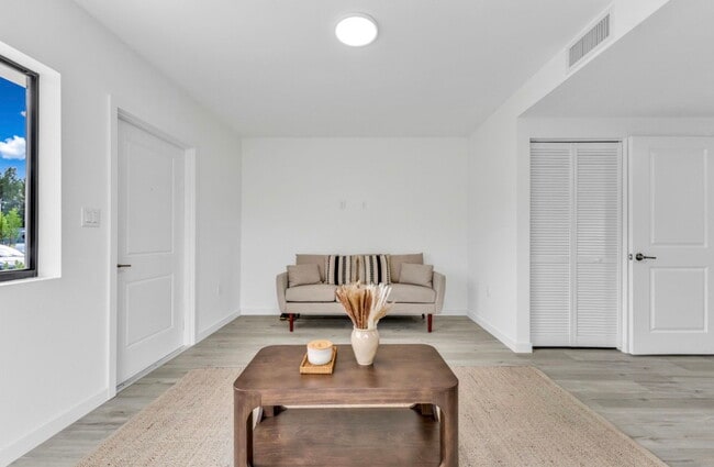 Northeast 160th Street, Miami, FL 33162 - 2 BR 2.5 BA townhouse - Northeast 160th Street, Miami, FL 33162 - 2 BR 2.5 BA townhouse