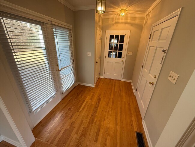 Foto del edificio - Beautiful Ranch style 3 Bed 2 Bath Home! Large Yard and 2 Car Garage!