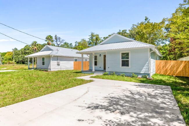 Foto del edificio - 3510 Datura St