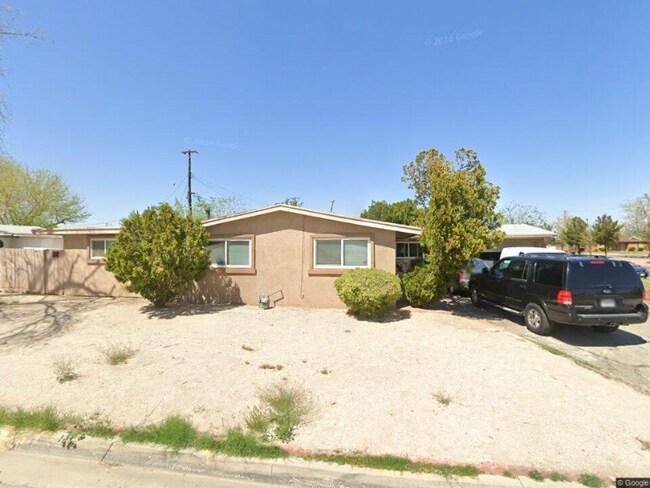 Building Photo - 471 E Nugent St