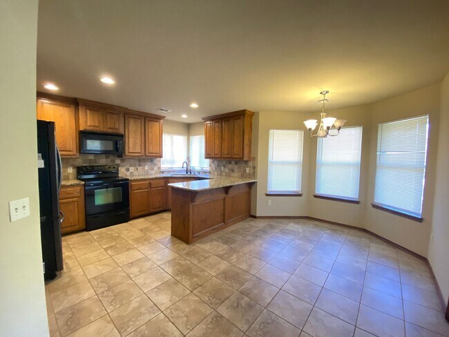 Building Photo - Gorgeous 3BD/ 2BTH Secluded Home with Huge...