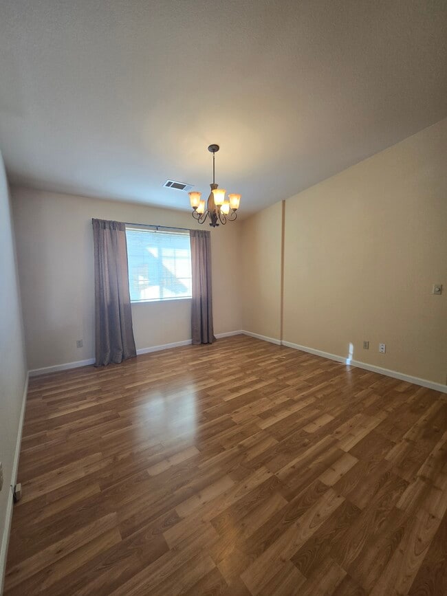 Foto del edificio - 1749 Bougainvillea Dr