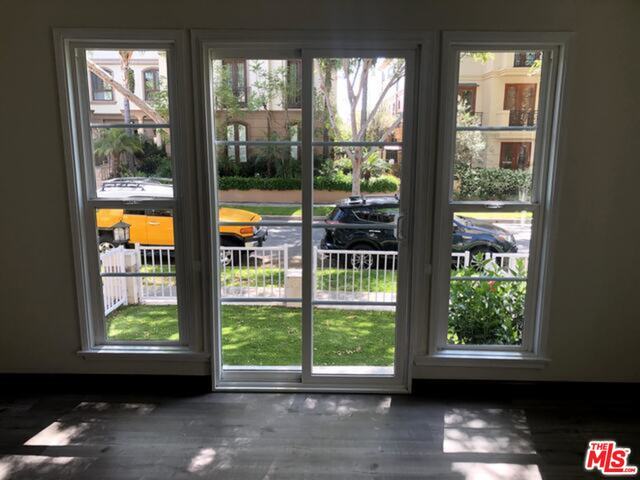 Primary Photo - 133 S Crescent Dr