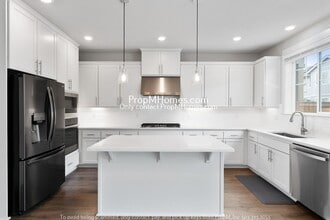 Building Photo - 17316 SW Harrier Ln