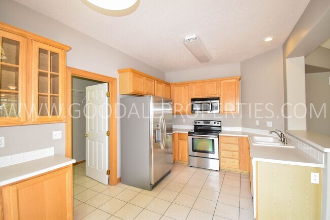 Foto del edificio - 2 Bedroom 2 bath Town Home in West Des Moines