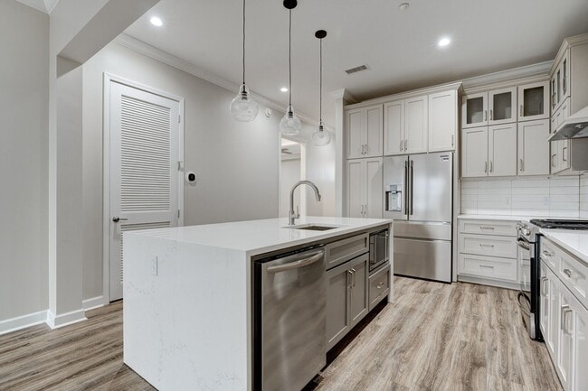 Building Photo - 160 Morrow Ave