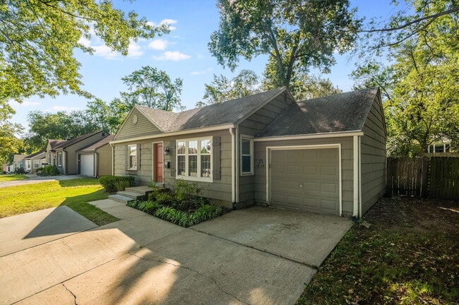 Building Photo - 4809 W 75th St