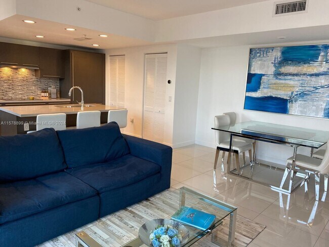 Foto del edificio - 7875 NW 107th Ave