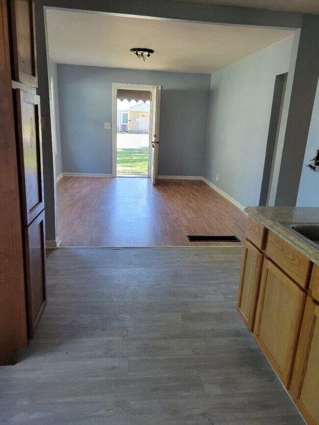 Cocina a sala de estar - 56 Nichols Dr