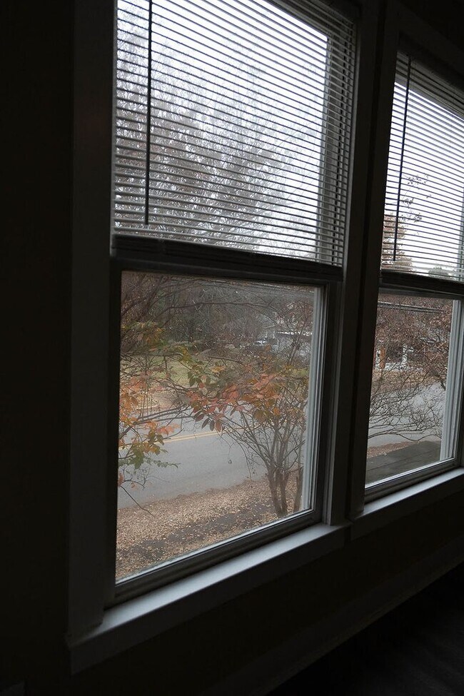 Foto del edificio - Spacious 2 Bedroom Walkable to Downtown