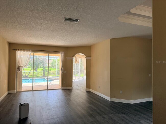 Building Photo - 4621 Sweetmeadow Cir