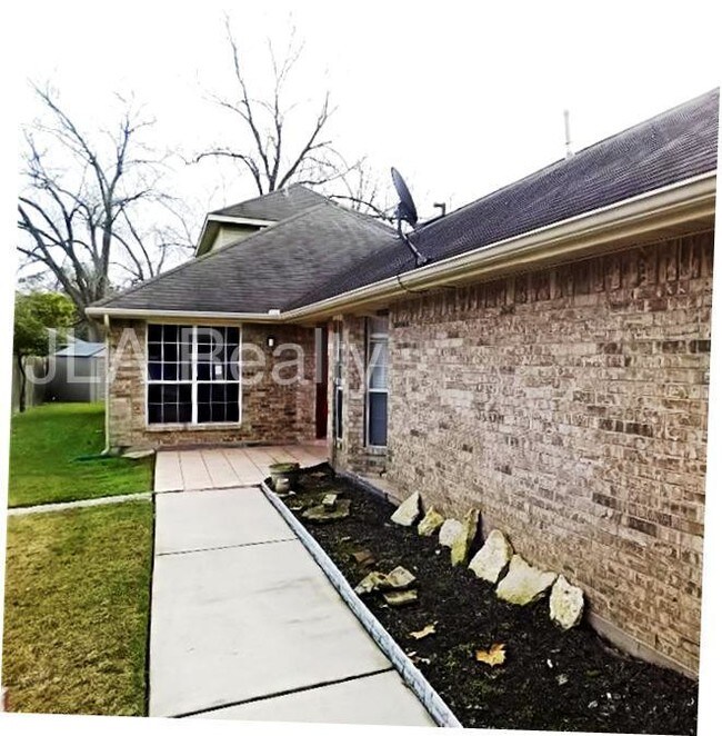 Building Photo - 2221 N Austin Avenue , Pearland , TX , 77581