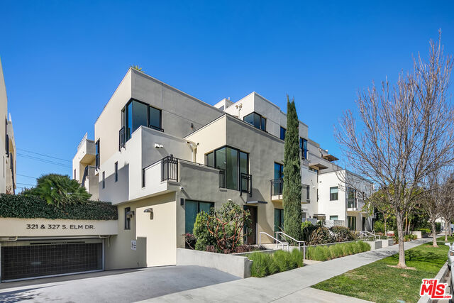 Foto principal - 321 N Elm Dr