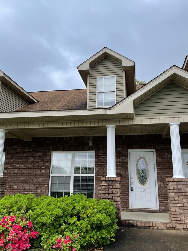 Primary Photo - 310 Stratford Ozark -