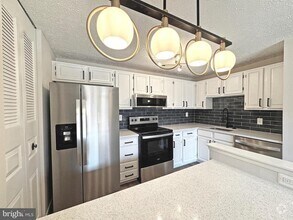 Building Photo - 12205 Peach Crest Dr