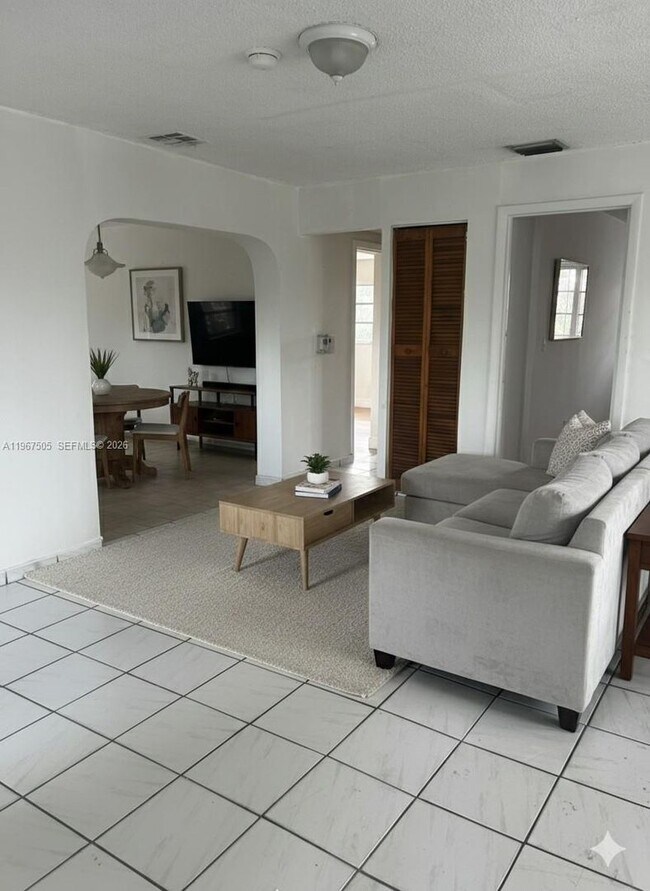 Foto del edificio - 992 E 18th St