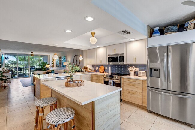 Building Photo - ** NAPLES COVE @ BAY FOREST ** 2 BED / 2 B...