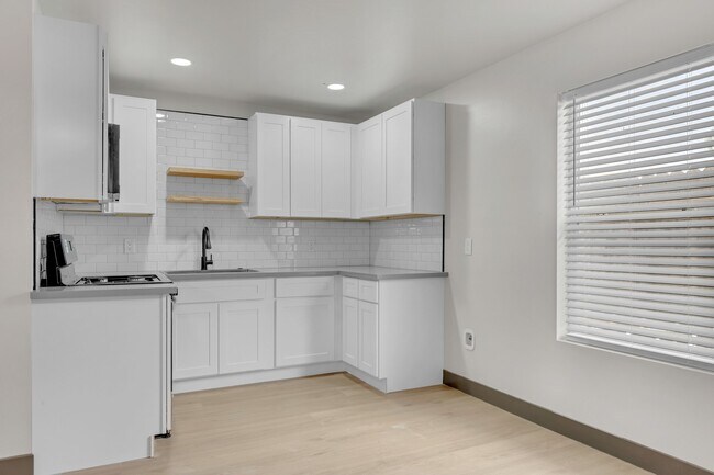 Foto del edificio - 13754 Rosedale Hwy