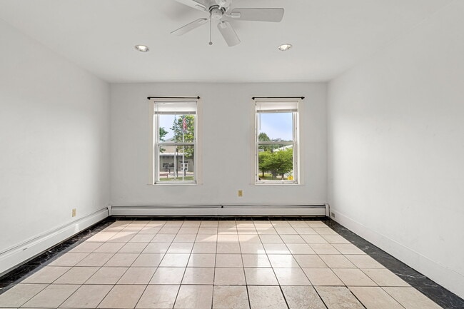Building Photo - 571 Somerville Ave