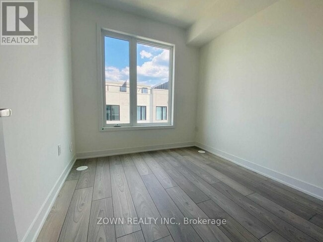 Photo du bâtiment - 3476-3476 Widdicombe Way