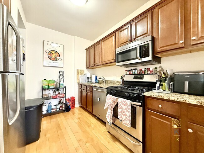 Building Photo - 674 Washington St