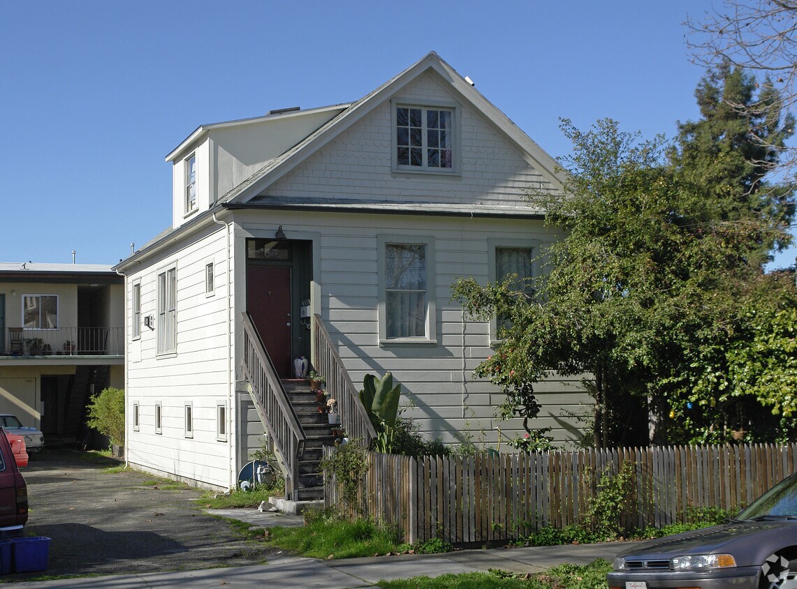 Primary Photo - 2428 9th St