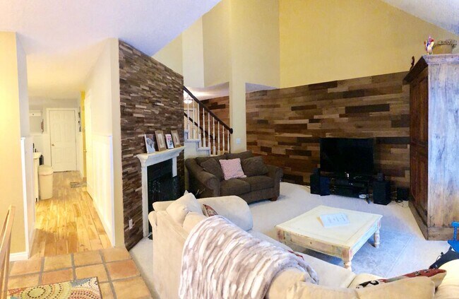 Vivir con chimenea - 8131 Clover Spring Lane
