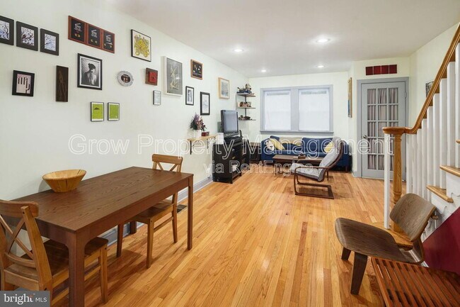 Foto del edificio - 928 Dudley St