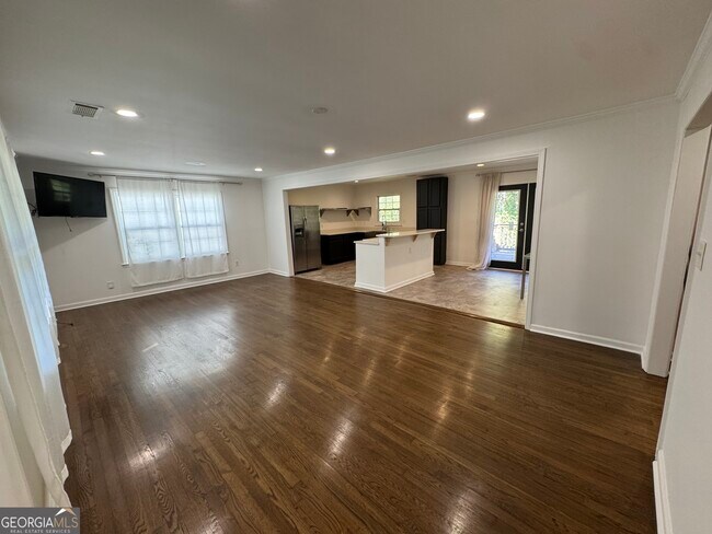 Building Photo - 995 Fleetwood Cir SW