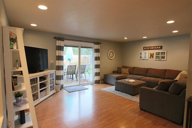 Foto del edificio - 6140 Winnwood Loop SE