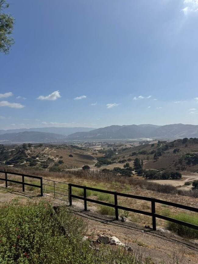 Foto del edificio - 1475 Cougar Ridge Rd