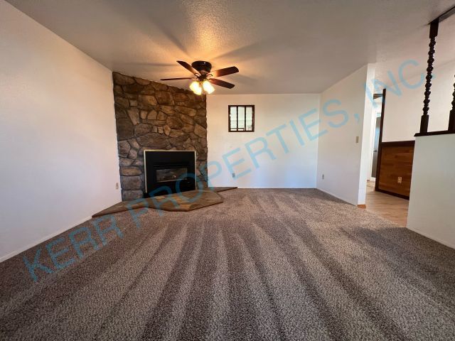 Foto del edificio - Charming 3-Bed, 2-Bath Haven with 1,296 Sq. Ft. of Cozy Comfort in Sandy, OR!