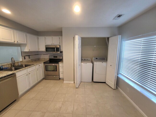 Building Photo - 47 Lucinda Ct