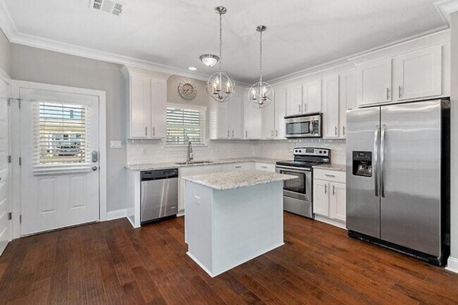 Foto del edificio - 1220 Pithon St