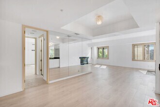 Building Photo - 10520 Wilshire Blvd