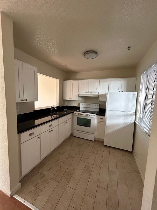 Foto del edificio - Mission One Bedroom Apartment with Tons of...