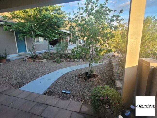 Building Photo - Spacious home for rent