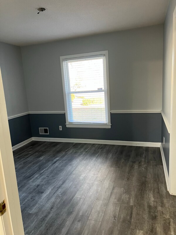 Foto del edificio - 639 N College Rd