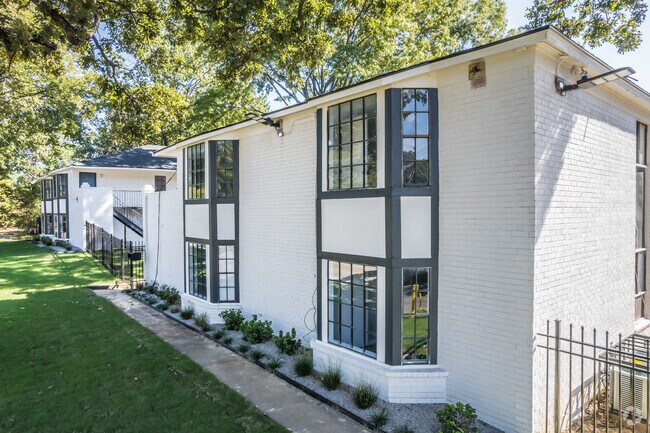 Comunidad privada - Addison Apartments III