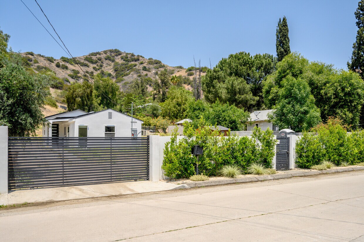 Foto principal - 10647 Tuxford St