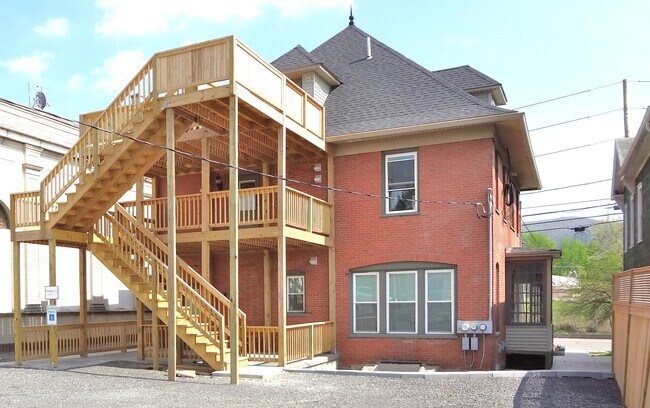 Building Photo - 659 E 3rd St