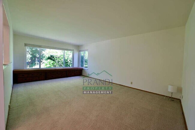 Foto del edificio - 868 Las Pavadas Ave