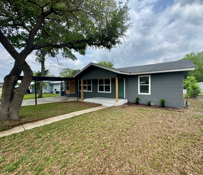 Building Photo - 629 Melrose St