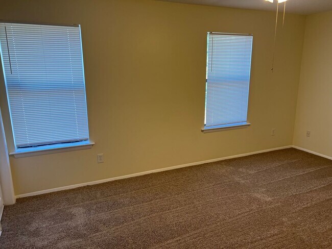 Foto del edificio - 401 Saddlebrook Ct