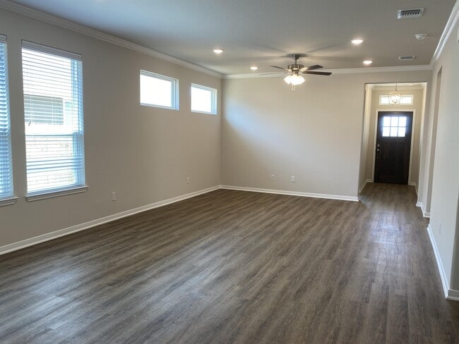 Building Photo - 808 Killam Dr